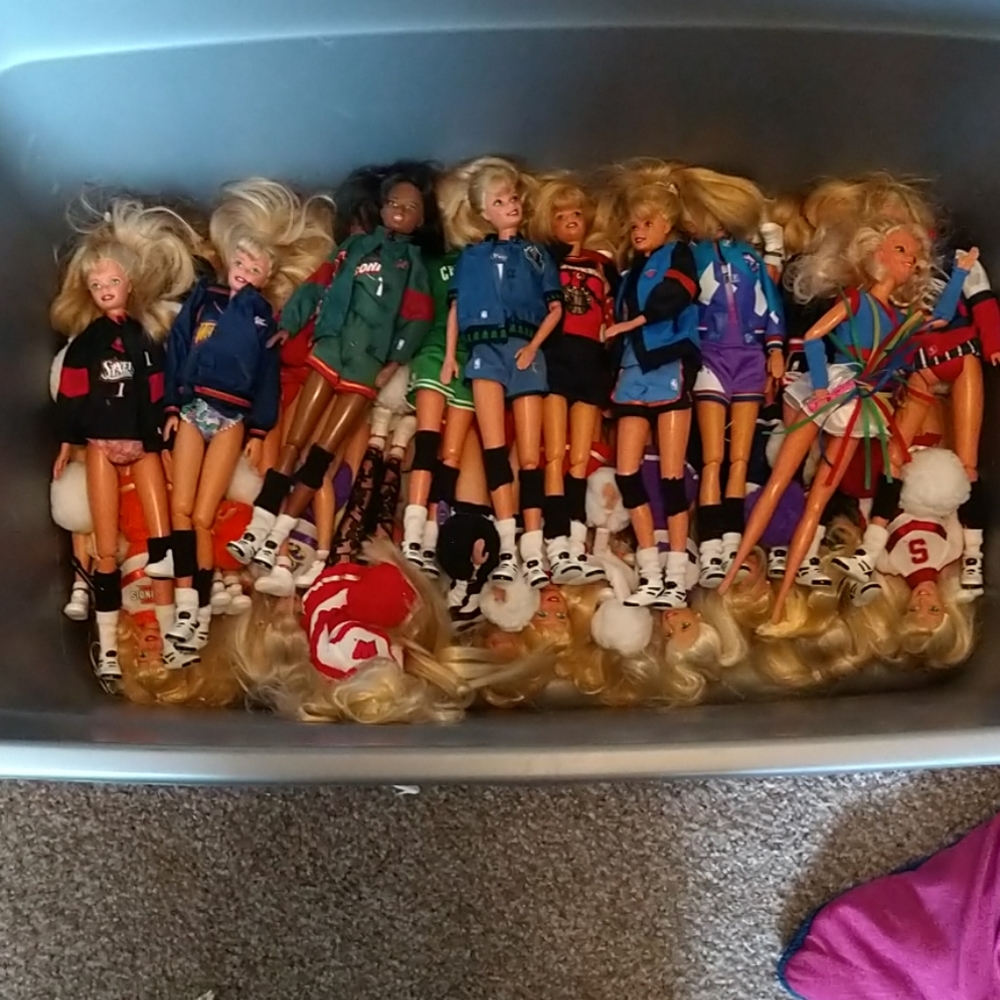 26 College cheerleading Barbies